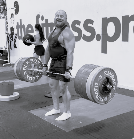 A member hitting a 500lb deadlift personal record